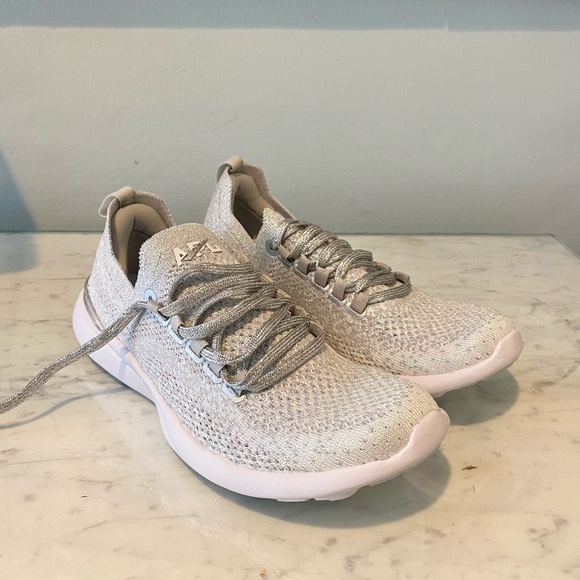 NEW APL TechLoom Breeze Shimmer Sneakers Size 5.5 - Picture 2 of 5